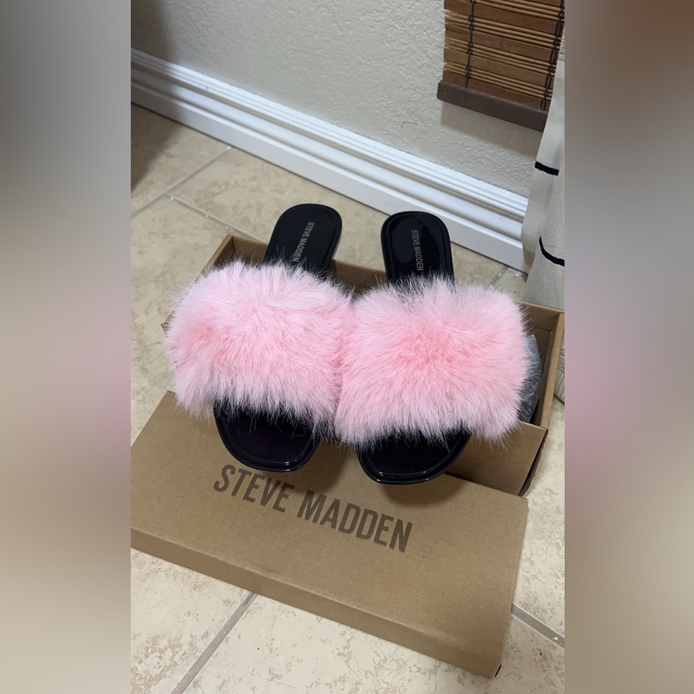 Steve Madden jelly fur slide. Size 9. New Condition.
